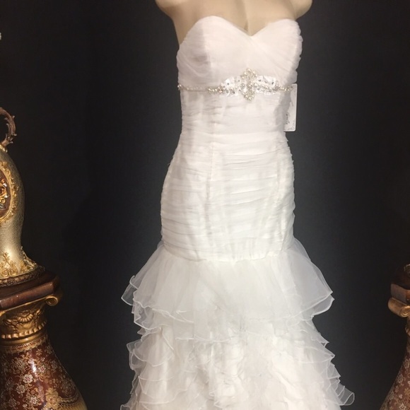Beautiful wedding dress size 8